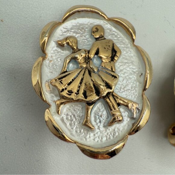 Vintage Square Dancing Oval Clip-On Earrings in Silver White and Gold - Picture 4 of 10